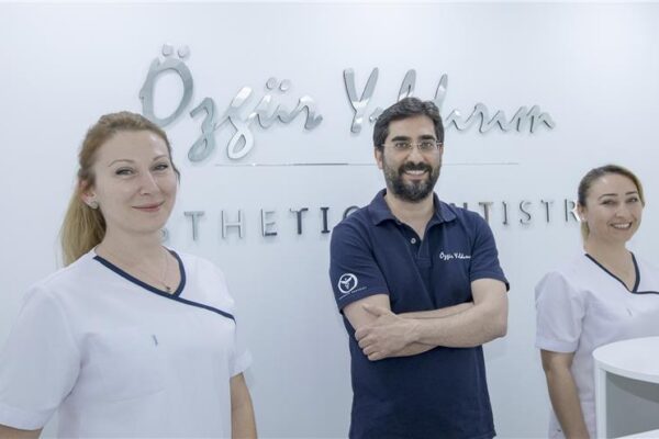 ozgur-yildirim-aesthetic-dentistry-staff ozgur-yildirim-aesthetic-dentistry-staff